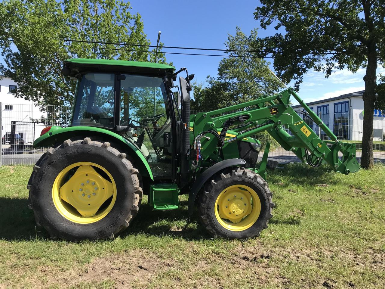 John Deere 5075E - Tracteur agricole: photos 1 John Deere 5075E - Tracteur agricole: photos 1