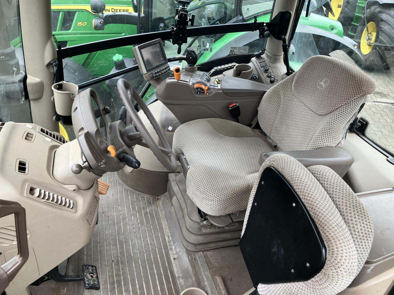 John Deere 6110R - Tracteur agricole: photos 5 John Deere 6110R - Tracteur agricole: photos 5