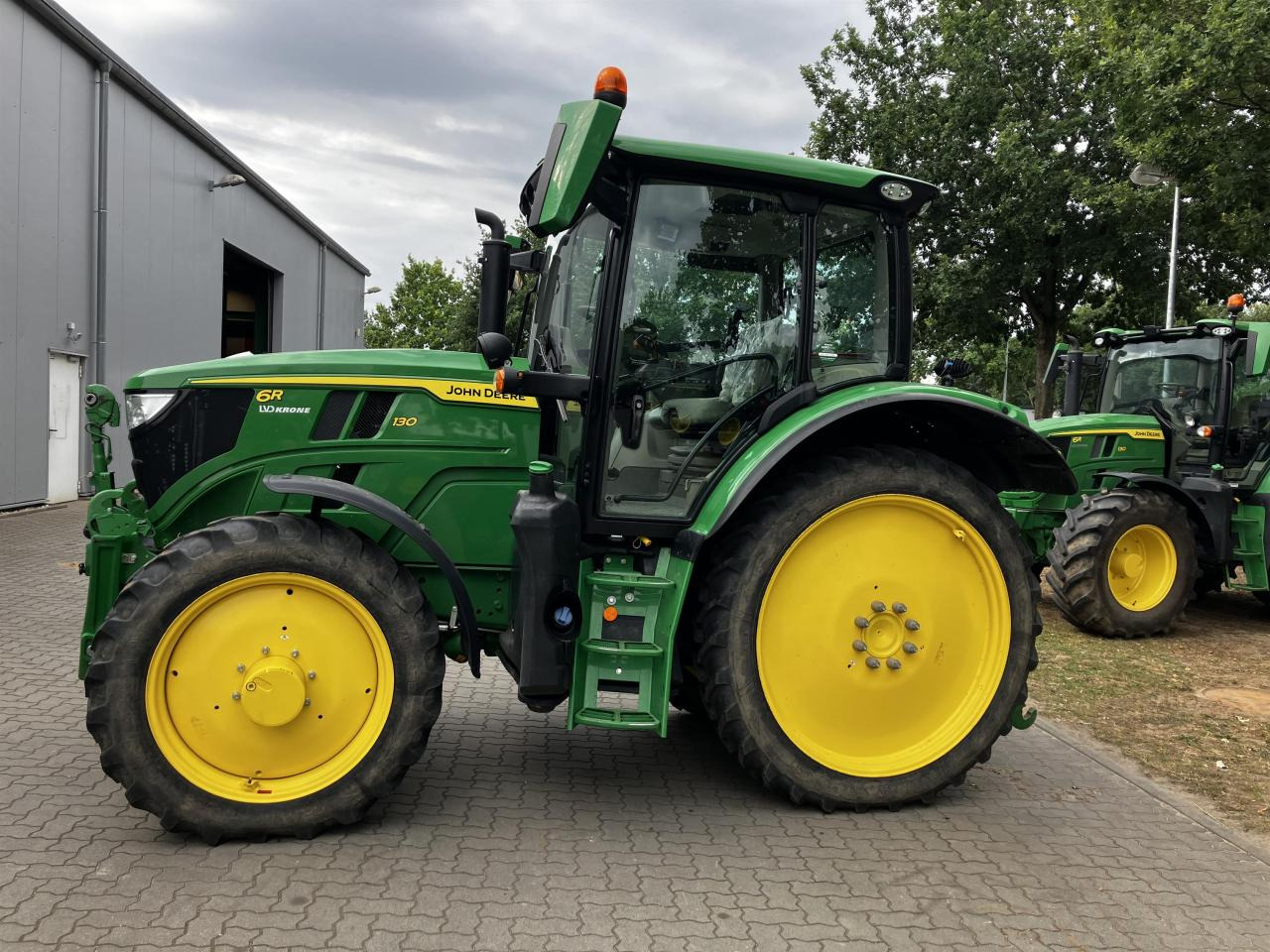 John Deere 6R 130 - Tracteur agricole: photos 1 John Deere 6R 130 - Tracteur agricole: photos 1