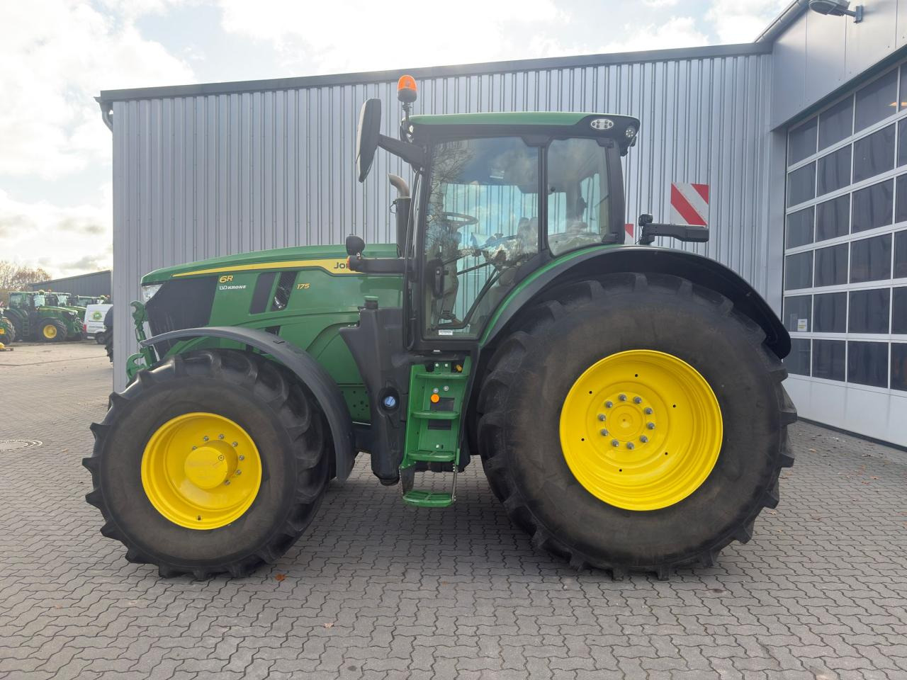 John Deere 6R 175 - Tracteur agricole: photos 1 John Deere 6R 175 - Tracteur agricole: photos 1