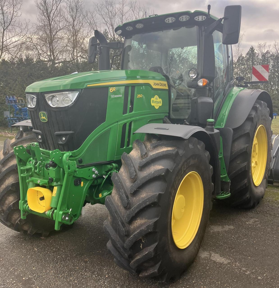 John Deere 6R 250 - Tracteur agricole: photos 2 John Deere 6R 250 - Tracteur agricole: photos 2