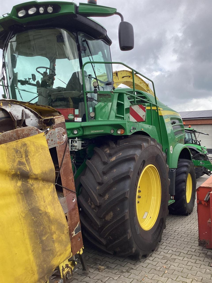 John Deere 8300 - Ensileuse: photos 1 John Deere 8300 - Ensileuse: photos 1