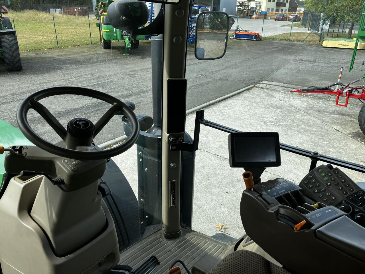 Tracteur agricole John Deere 8335R: photos 8