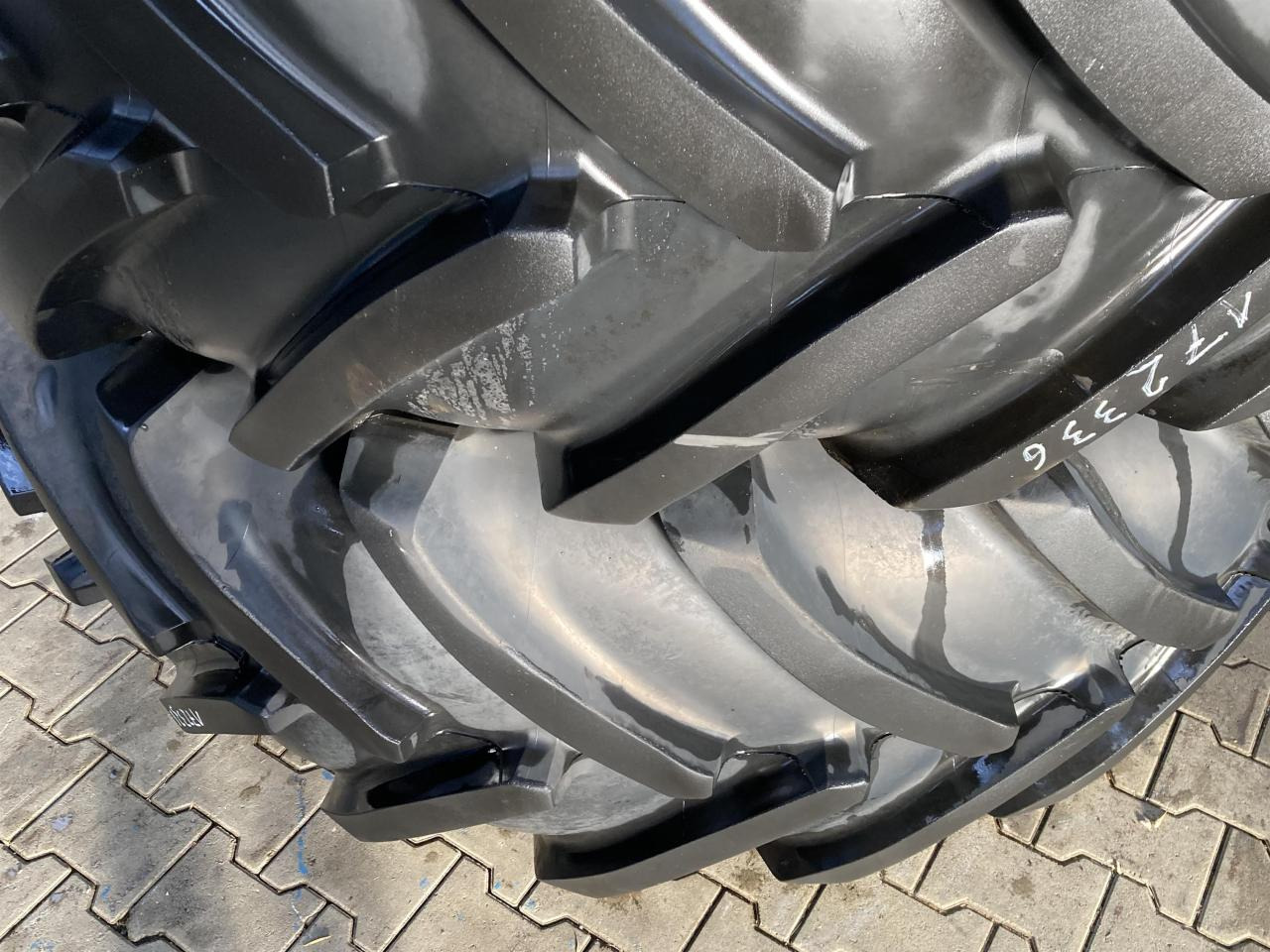 Michelin 620/70R38 - Pneu pour Machine agricole: photos 2 Michelin 620/70R38 - Pneu pour Machine agricole: photos 2