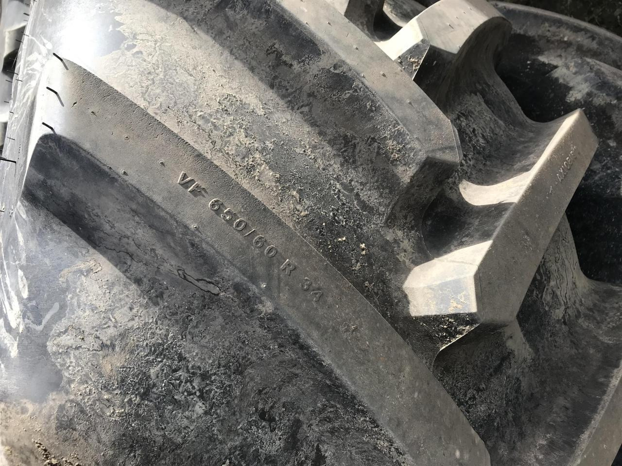 Michelin 650/60R34 - Pneu pour Machine agricole: photos 2 Michelin 650/60R34 - Pneu pour Machine agricole: photos 2