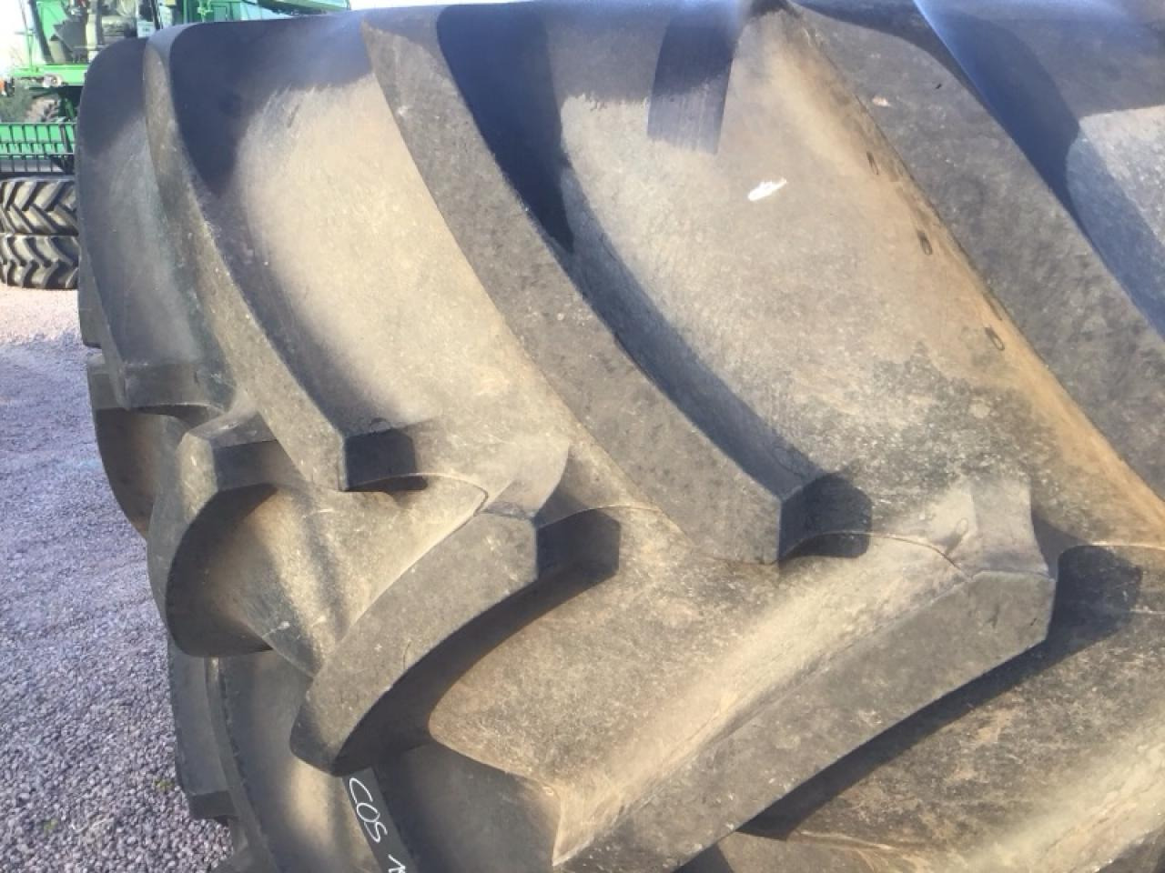 Michelin 710/70R42 - Pneu pour Machine agricole: photos 2 Michelin 710/70R42 - Pneu pour Machine agricole: photos 2