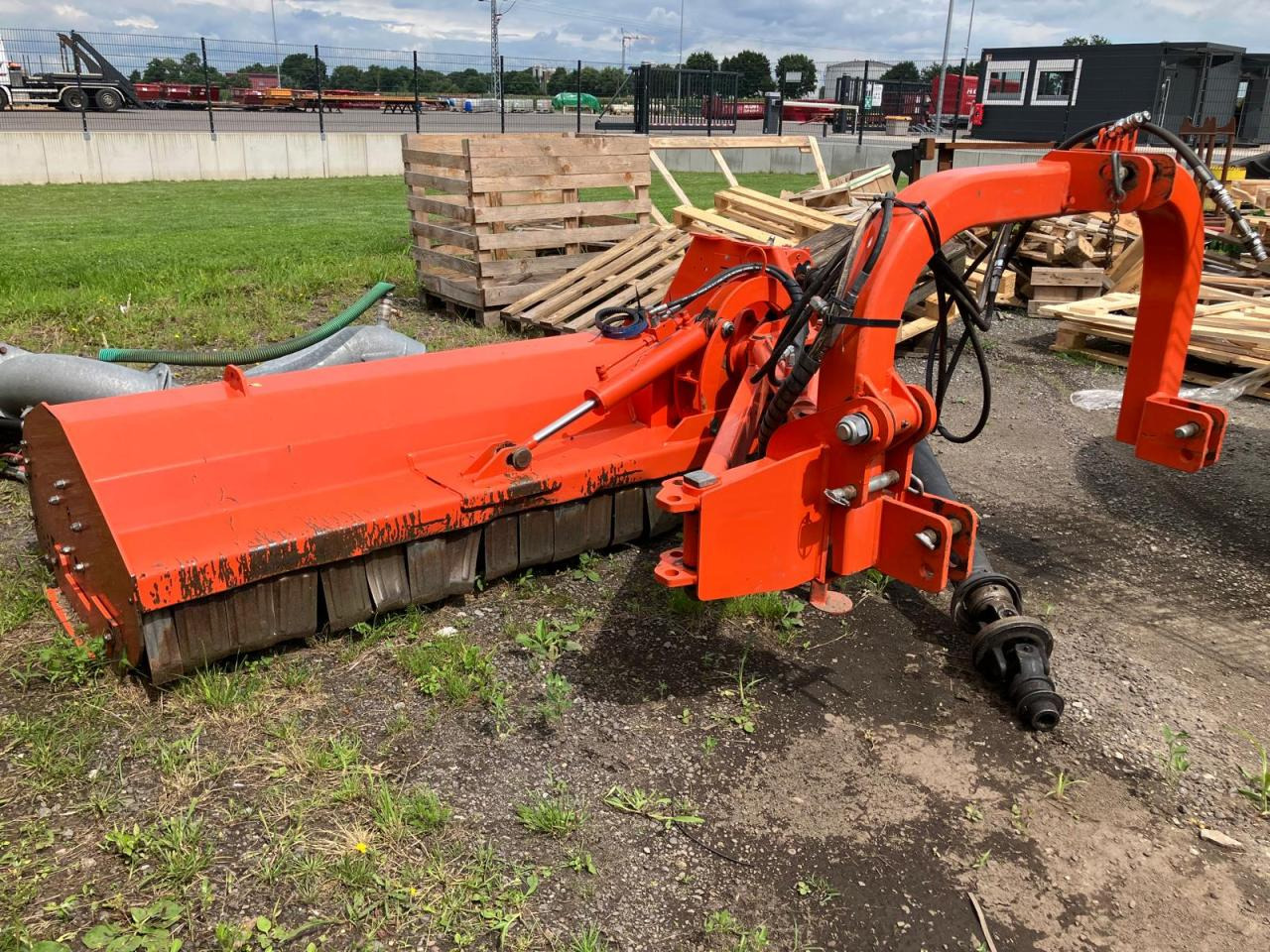 Tierre TCL 200 - Broyeur à axe horizontal: photos 1 Tierre TCL 200 - Broyeur à axe horizontal: photos 1