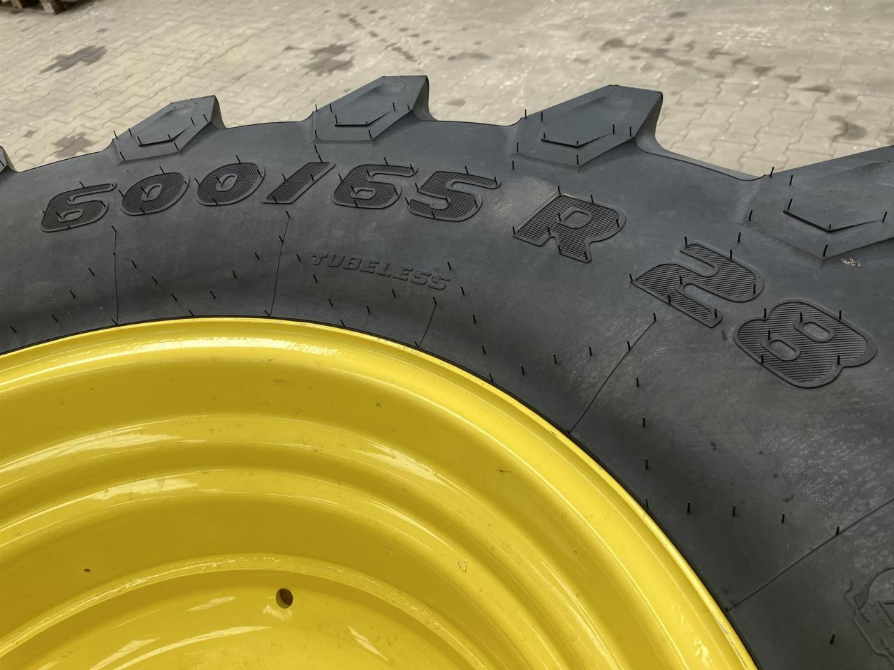 Trelleborg 600/65R28 - Pneu pour Machine agricole: photos 2 Trelleborg 600/65R28 - Pneu pour Machine agricole: photos 2