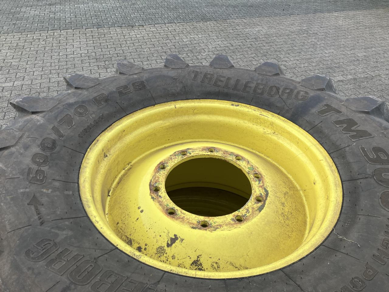 Trelleborg 600/70R28 & 650/85R38 - Pneu pour Machine agricole: photos 3 Trelleborg 600/70R28 & 650/85R38 - Pneu pour Machine agricole: photos 3