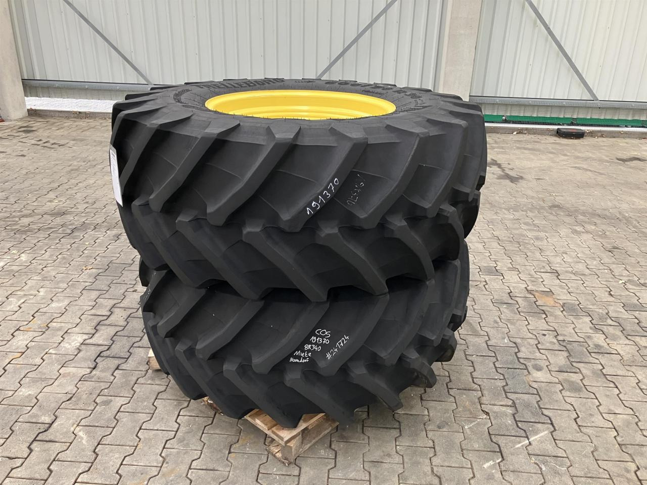 Trelleborg 600/70R30 - Pneu pour Machine agricole: photos 1 Trelleborg 600/70R30 - Pneu pour Machine agricole: photos 1