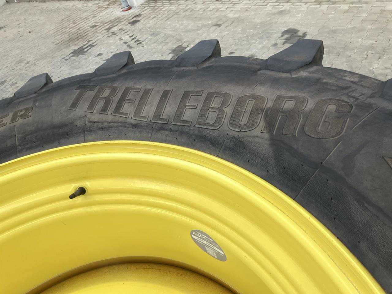 Trelleborg 710/70R42 - Pneu pour Machine agricole: photos 4 Trelleborg 710/70R42 - Pneu pour Machine agricole: photos 4