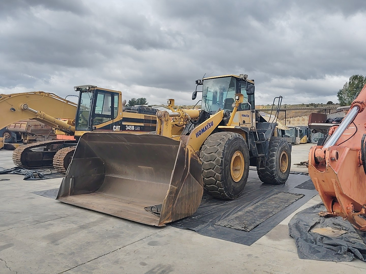 KOMATSU WA480-5H - Chargeuse sur pneus: photos 1 KOMATSU WA480-5H - Chargeuse sur pneus: photos 1