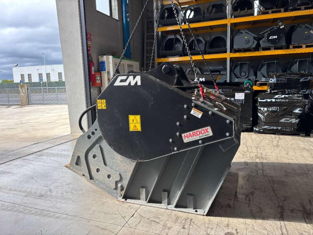 CM Crusher CBF 120 Crusher Bucket - USED - Godet pour Engins de chantier: photos 1 CM Crusher CBF 120 Crusher Bucket - USED - Godet pour Engins de chantier: photos 1