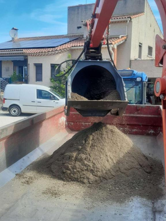 CM Crusher CBR 06 Screening Bucket - Godet pour Mini chargeuse: photos 1 CM Crusher CBR 06 Screening Bucket - Godet pour Mini chargeuse: photos 1