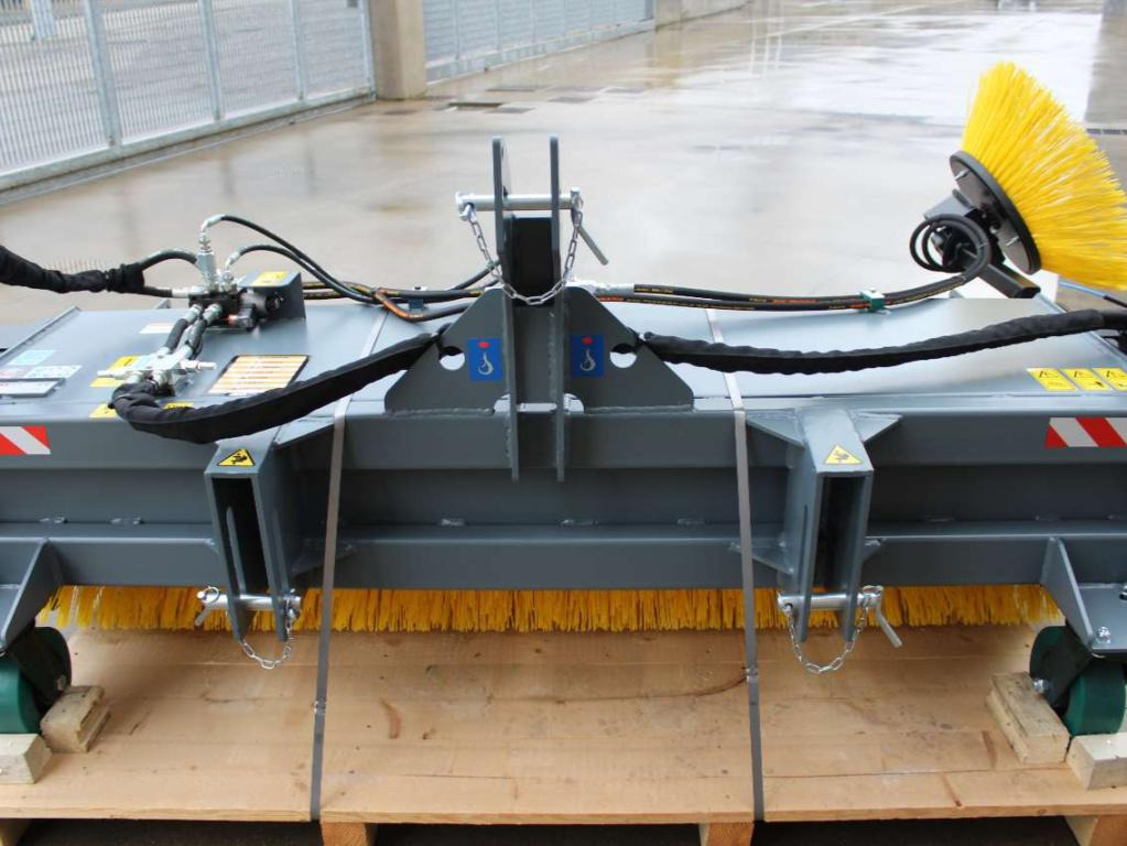 CM Crusher CBS 150 Sweeping Bucket - Brosse pour Mini chargeuse: photos 2 CM Crusher CBS 150 Sweeping Bucket - Brosse pour Mini chargeuse: photos 2