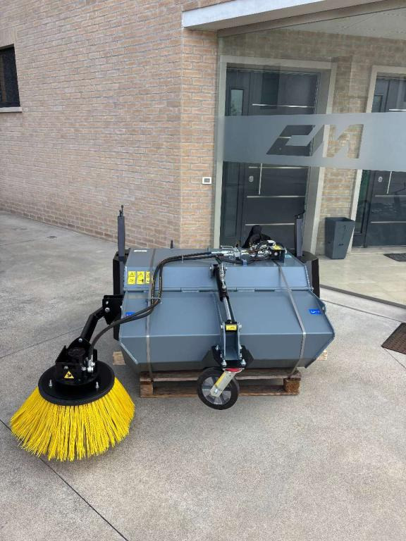CM Crusher CSI 125 Sweeping Bucket - Brosse pour Mini chargeuse: photos 1 CM Crusher CSI 125 Sweeping Bucket - Brosse pour Mini chargeuse: photos 1