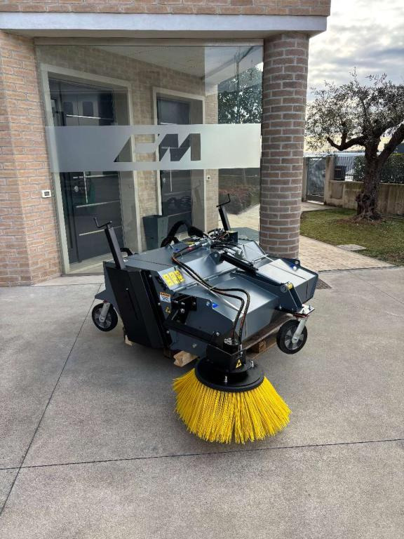 CM Crusher CSI 125 Sweeping Bucket - Brosse pour Mini chargeuse: photos 2 CM Crusher CSI 125 Sweeping Bucket - Brosse pour Mini chargeuse: photos 2