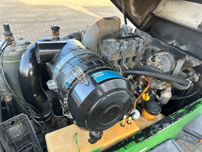 Atlas-Copco XAS 57 DD Deutz 3 m3 / min 23 kW 7 Bar Mobiele Diesel Compressor op aanhanger - Compresseur d'air: photos 4 Atlas-Copco XAS 57 DD Deutz 3 m3 / min 23 kW 7 Bar Mobiele Diesel Compressor op aanhanger - Compresseur d'air: photos 4