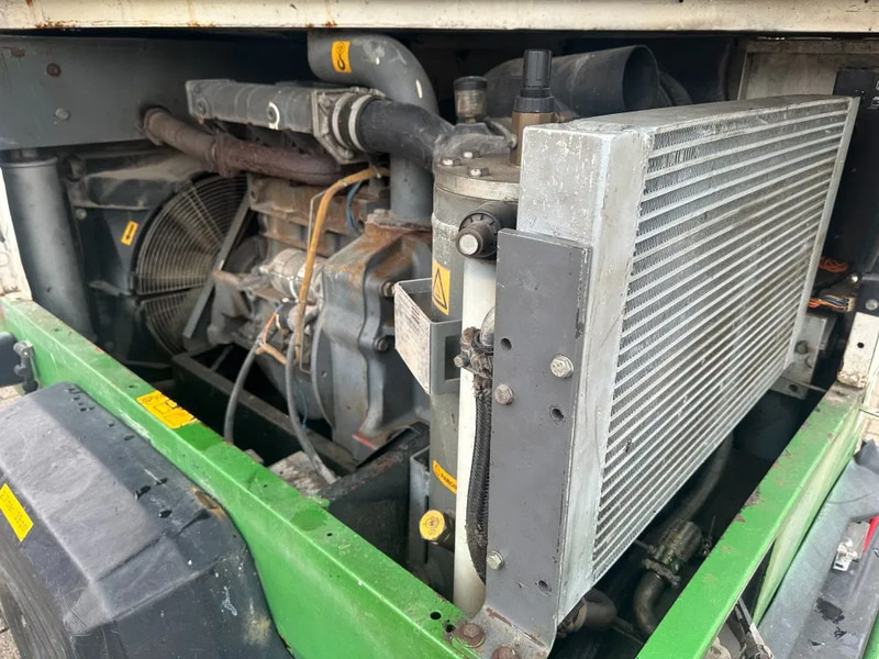 Atlas-Copco XAS 96 DD EU Deutz 5.3 m3 / min 35 kW 7 Bar mobiele Diesel Compressor aanhanger - Compresseur d'air: photos 4 Atlas-Copco XAS 96 DD EU Deutz 5.3 m3 / min 35 kW 7 Bar mobiele Diesel Compressor aanhanger - Compresseur d'air: photos 4