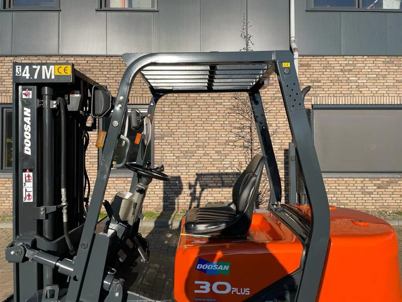Chariot élévateur diesel Doosan D30G Yanmar 3 ton Triplex Freelift Sideshift Diesel Heftruck 470 cm hefhoogte: photos 15
