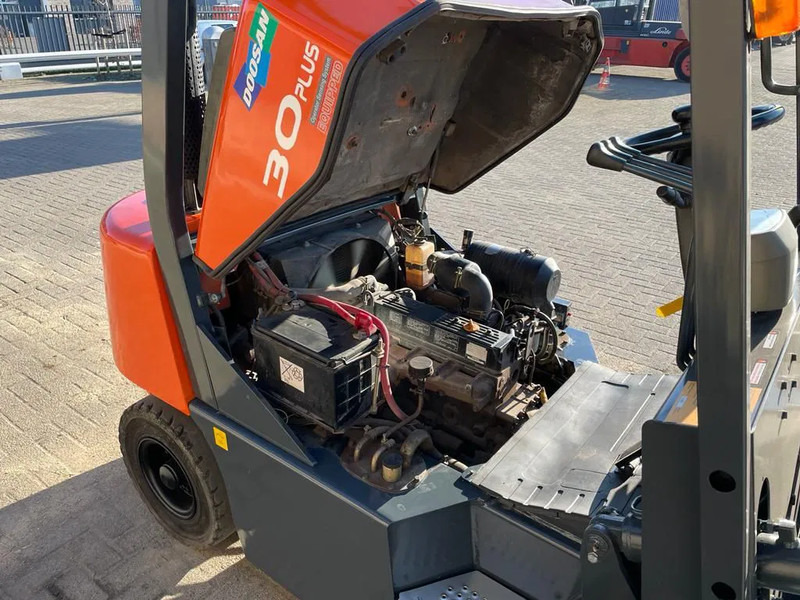 Chariot élévateur diesel Doosan D30G Yanmar 3 ton Triplex Freelift Sideshift Diesel Heftruck 470 cm hefhoogte: photos 8