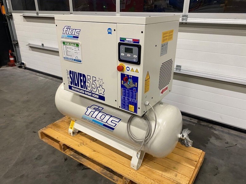Fiac NewSilver 5.5 / 200 Silent 4 kW 450 L / min 10 Bar Elektrische Schroefcompressor met ketel - Compresseur d'air: photos 5 Fiac NewSilver 5.5 / 200 Silent 4 kW 450 L / min 10 Bar Elektrische Schroefcompressor met ketel - Compresseur d'air: photos 5