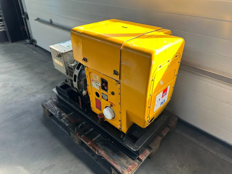 Hatz 2L40CH Stamford 15 kVA Silentpack generatorset - Groupe électrogène: photos 2 Hatz 2L40CH Stamford 15 kVA Silentpack generatorset - Groupe électrogène: photos 2