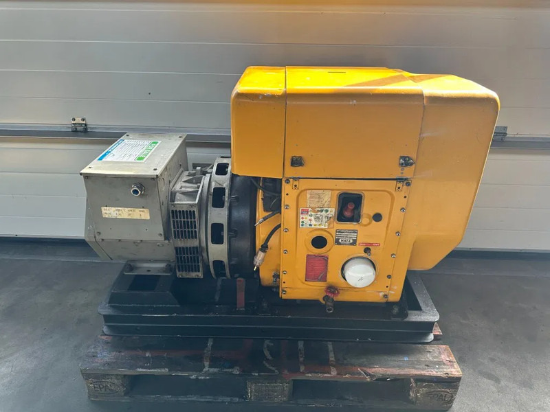 Hatz 2L40CH Stamford 15 kVA Silentpack generatorset - Groupe électrogène: photos 1 Hatz 2L40CH Stamford 15 kVA Silentpack generatorset - Groupe électrogène: photos 1