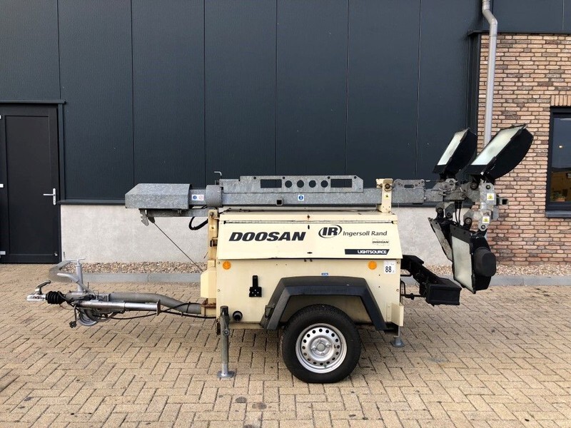 Ingersoll Rand Kubota LT6K 9 meter light tower generator - Mat d'éclairage: photos 1 Ingersoll Rand Kubota LT6K 9 meter light tower generator - Mat d'éclairage: photos 1