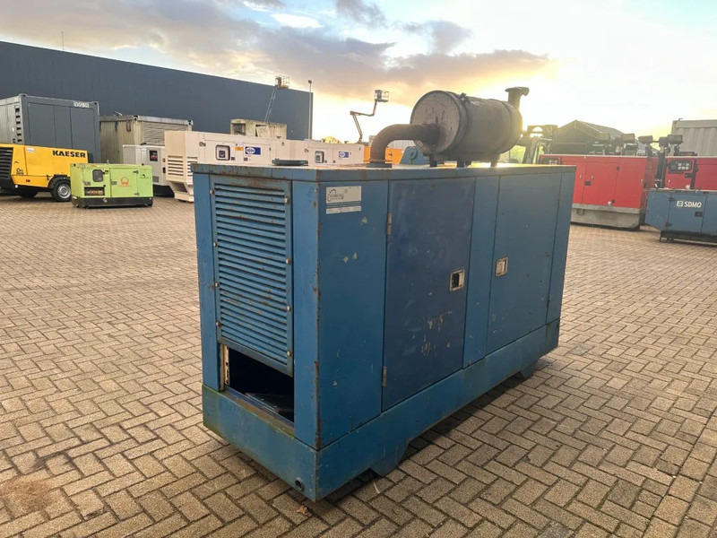 Groupe électrogène Iveco 8061 Leroy Somer 85 kVA Silent generatorset: photos 12