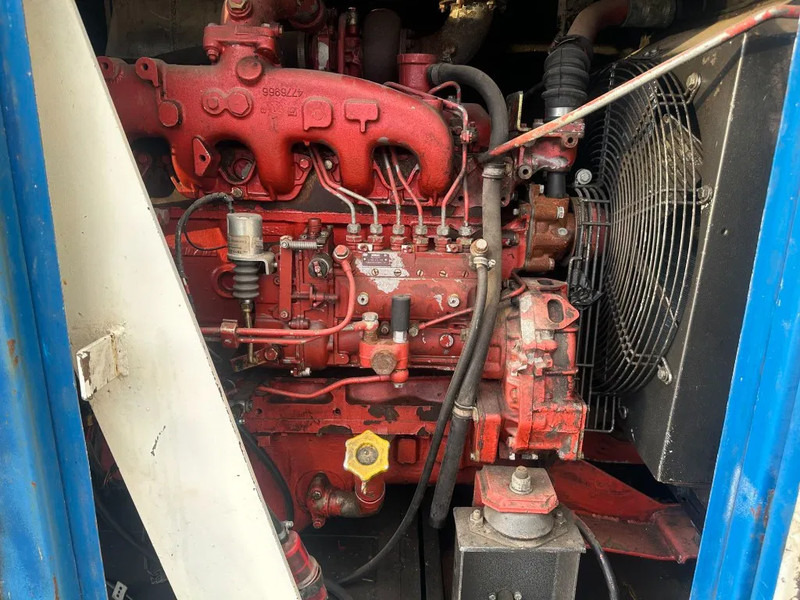 Groupe électrogène Iveco 8061 Leroy Somer 85 kVA Silent generatorset: photos 13