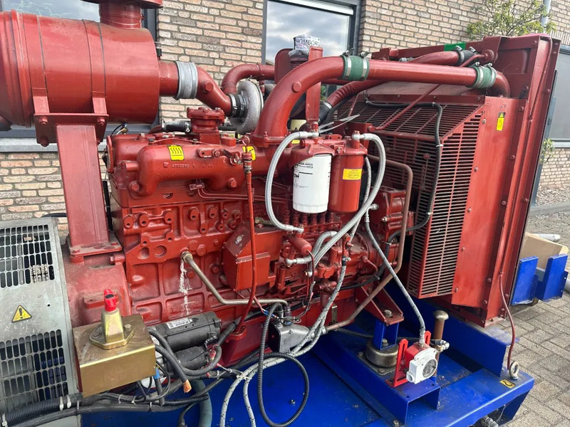 Iveco 8361 SRI 26.07 A550 Leroy Somer 292 kVA generatorset ex Emergency - Groupe électrogène: photos 4 Iveco 8361 SRI 26.07 A550 Leroy Somer 292 kVA generatorset ex Emergency - Groupe électrogène: photos 4