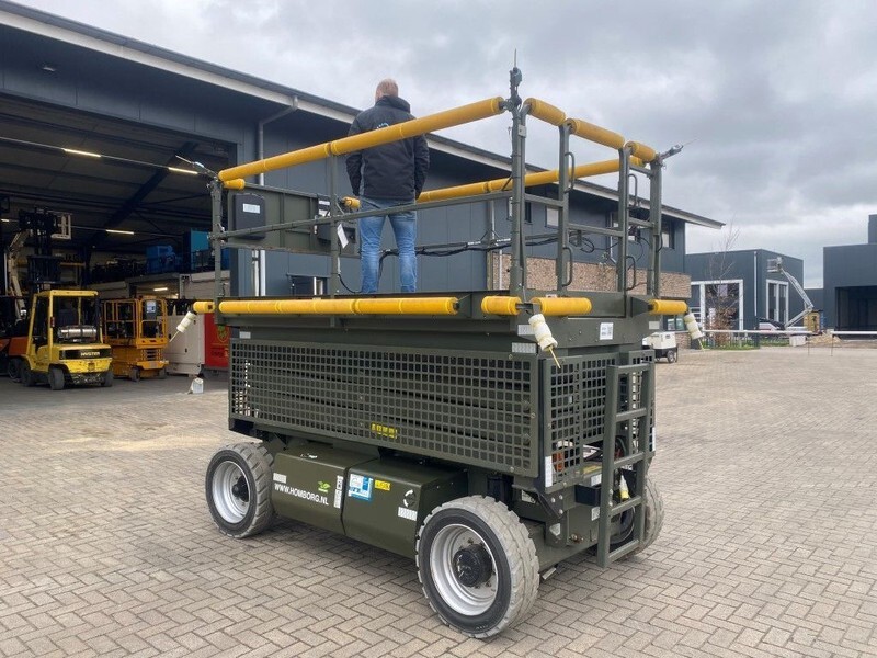 JLG M3369 Hybride Elektra / Diesel 12 meter werkhoogte Schaarhoogwerker Overstock 4 uur ! as New ! - Nacelle ciseaux: photos 1 JLG M3369 Hybride Elektra / Diesel 12 meter werkhoogte Schaarhoogwerker Overstock 4 uur ! as New ! - Nacelle ciseaux: photos 1