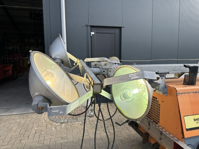 Kubota D905 Allmand Mobiele Lichtmast Aggregaat Light Tower 8.1 meter - Mat d'éclairage: photos 2 Kubota D905 Allmand Mobiele Lichtmast Aggregaat Light Tower 8.1 meter - Mat d'éclairage: photos 2