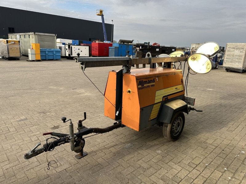 Kubota D905 Allmand Mobiele Lichtmast Aggregaat Light Tower 8.1 meter - Mat d'éclairage: photos 3 Kubota D905 Allmand Mobiele Lichtmast Aggregaat Light Tower 8.1 meter - Mat d'éclairage: photos 3