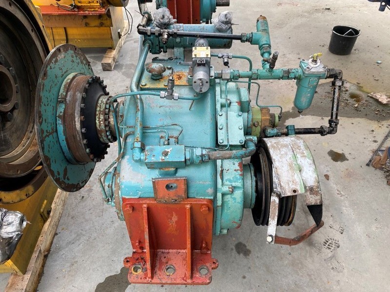 Lohmann & Stolterfoht GUS 355 A Gearbox 565 PK Ratio 3 : 1 Marine Keerkoppeling - Moteur: photos 1 Lohmann & Stolterfoht GUS 355 A Gearbox 565 PK Ratio 3 : 1 Marine Keerkoppeling - Moteur: photos 1