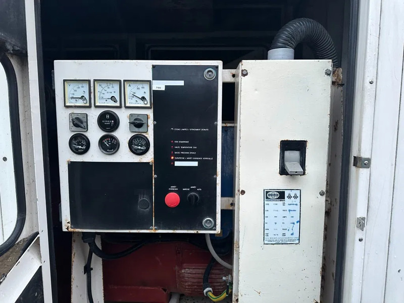 Perkins 2006 TG2A FG Wilson Stamford 250 kVA Silent generatorset - Groupe électrogène: photos 3 Perkins 2006 TG2A FG Wilson Stamford 250 kVA Silent generatorset - Groupe électrogène: photos 3