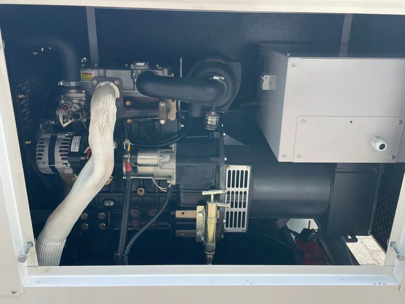 Perkins 403A-15 Mecc Alte Spa 17 kVA Silent generatorset as New ! 250 hours ! - Groupe électrogène: photos 4 Perkins 403A-15 Mecc Alte Spa 17 kVA Silent generatorset as New ! 250 hours ! - Groupe électrogène: photos 4