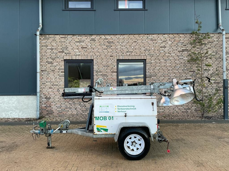 Perkins Mecc Alte Spa 5 kVA Mobiele Lichtmast Aggregaat Light Tower - Mat d'éclairage: photos 1 Perkins Mecc Alte Spa 5 kVA Mobiele Lichtmast Aggregaat Light Tower - Mat d'éclairage: photos 1