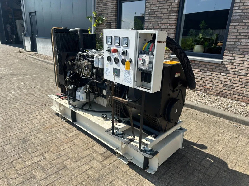 Perkins Stamford 100 kVA noodstroom generatorset - Groupe électrogène: photos 2 Perkins Stamford 100 kVA noodstroom generatorset - Groupe électrogène: photos 2