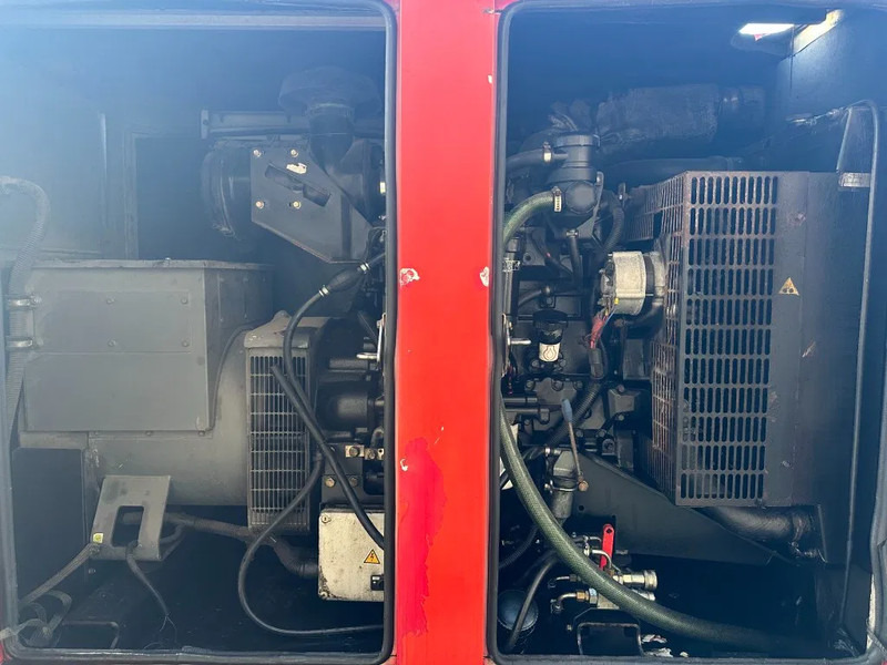 SDMO R110 C3 John Deere Leroy Somer 110 kVA Silent Rental generatorset Stage 3A - Groupe électrogène: photos 4 SDMO R110 C3 John Deere Leroy Somer 110 kVA Silent Rental generatorset Stage 3A - Groupe électrogène: photos 4