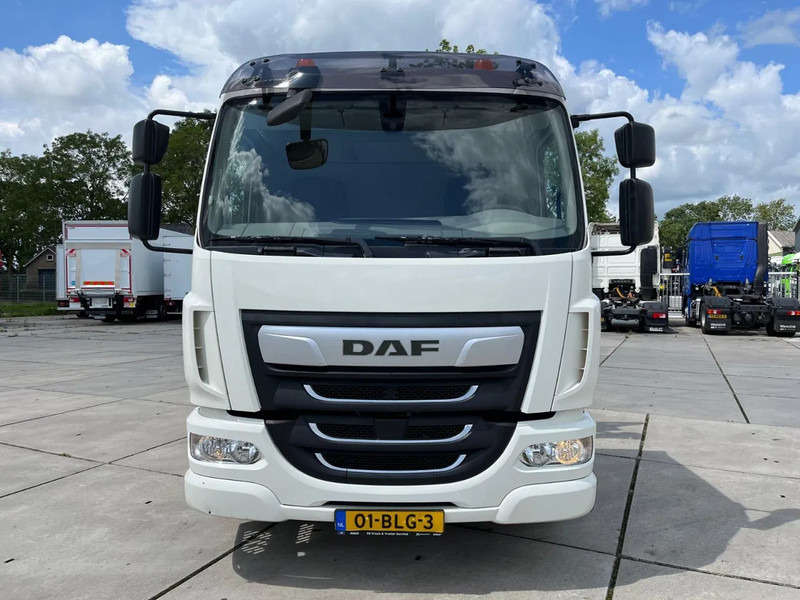 DAF LF 230 FA - Camion grue: photos 4 DAF LF 230 FA - Camion grue: photos 4