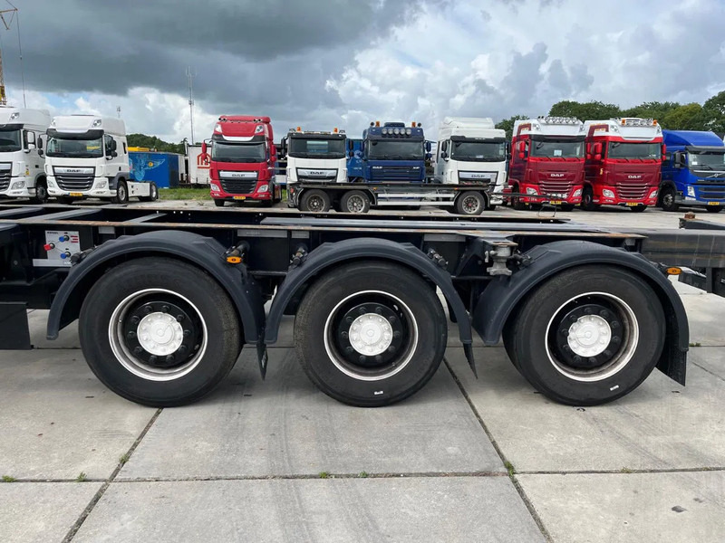 Semi-remorque porte-conteneur/ Caisse mobile Kögel PORT 40 SIMPLEX 20: photos 13 Semi-remorque porte-conteneur/ Caisse mobile Kögel PORT 40 SIMPLEX 20: photos 13