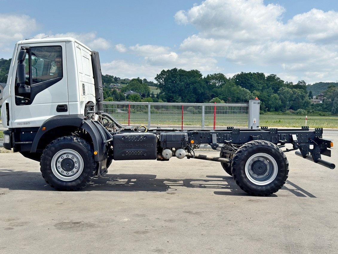 Iveco EUROCARGO 110-250* PLATFORM 4,60 m* 4x4 - Châssis cabine: photos 3 Iveco EUROCARGO 110-250* PLATFORM 4,60 m* 4x4 - Châssis cabine: photos 3
