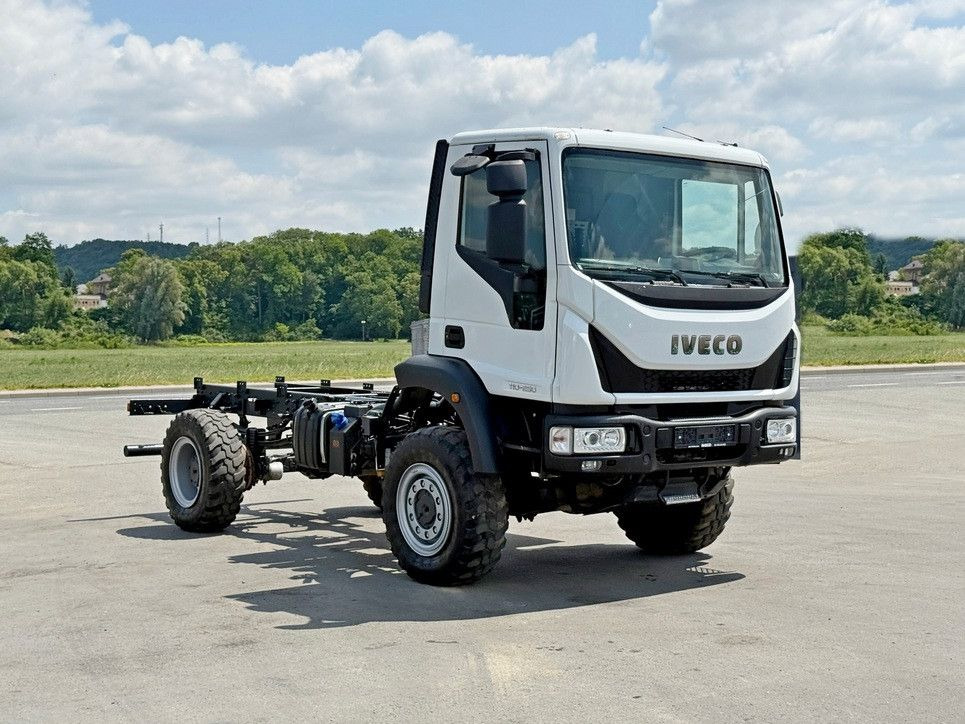 Iveco EUROCARGO 110-250* PLATFORM 4,60 m* 4x4 - Châssis cabine: photos 2 Iveco EUROCARGO 110-250* PLATFORM 4,60 m* 4x4 - Châssis cabine: photos 2