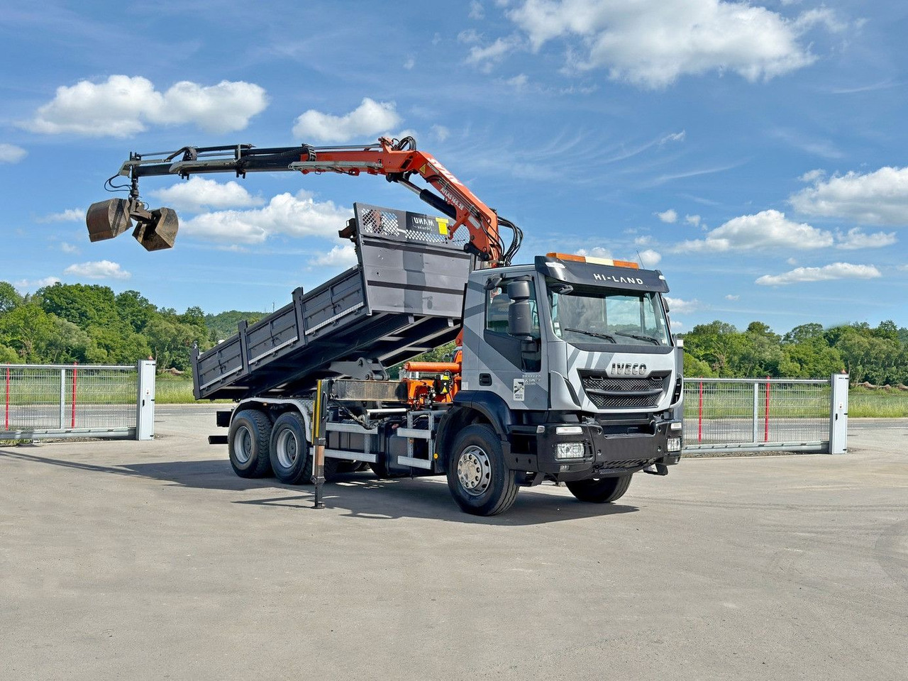 Iveco TRAKKER 410*Kipper 5,20m*ATLAS 165.2E * FUNK/6x4 Iveco TRAKKER 410*Kipper 5,20m*ATLAS 165.2E * FUNK/6x4 - Camion grue, Camion benne: photos 2 Iveco TRAKKER 410*Kipper 5,20m*ATLAS 165.2E * FUNK/6x4 Iveco TRAKKER 410*Kipper 5,20m*ATLAS 165.2E * FUNK/6x4 - Camion grue, Camion benne: photos 2