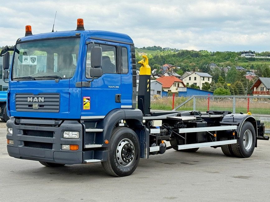 MAN TGA 18.310 Abrollkipper * Top Zustand! MAN TGA 18.310 Abrollkipper * Top Zustand! - Camion ampliroll: photos 4 MAN TGA 18.310 Abrollkipper * Top Zustand! MAN TGA 18.310 Abrollkipper * Top Zustand! - Camion ampliroll: photos 4