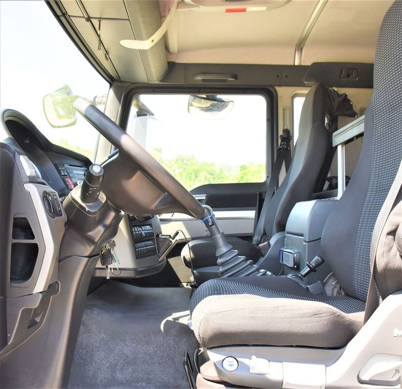 Camion grue, Tracteur routier MAN TGS 18.400 Sattelzugmaschine + KRAN /FUNK: photos 9