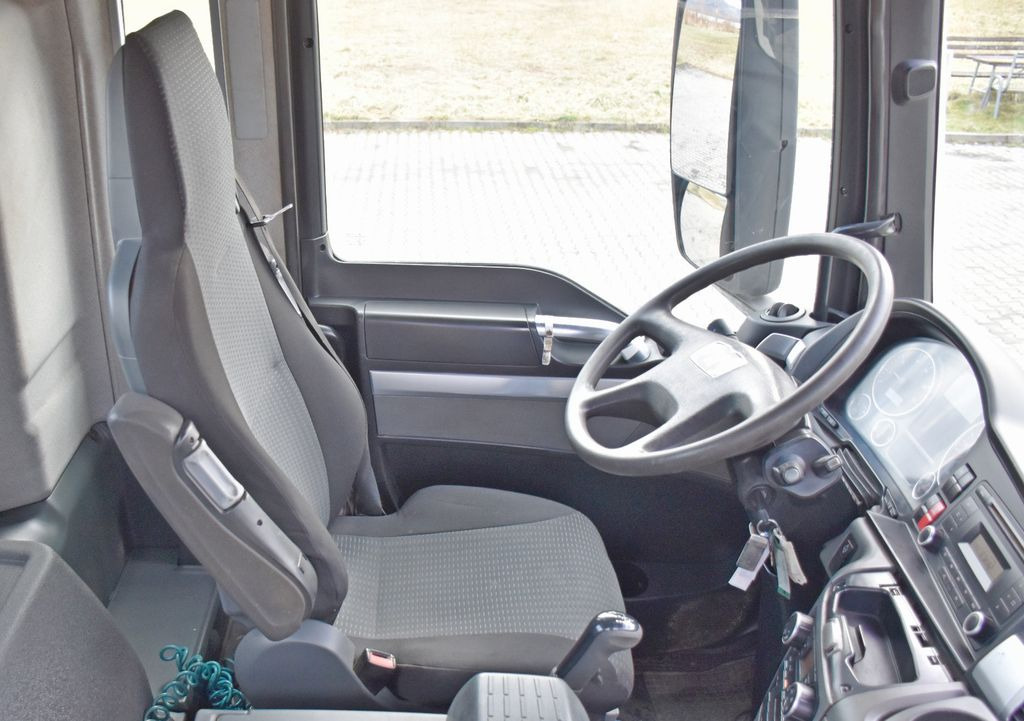 Photo d'intérieur 3: MAN TGS 26.360*PRITSCHE 6,60m * PM 30 SP / FUNK *6x4 MAN TGS 26.360*PRITSCHE 6,60m * PM 30 SP / FUNK *6x4 en crédit-bail MAN TGS 26.360*PRITSCHE 6,60m * PM 30 SP / FUNK *6x4 MAN TGS 26.360*PRITSCHE 6,60m * PM 30 SP / FUNK *6x4