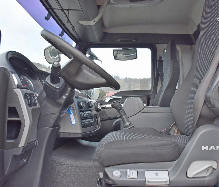 Photo d'intérieur 1: MAN TGS 26.360*PRITSCHE 6,60m * PM 30 SP / FUNK *6x4 MAN TGS 26.360*PRITSCHE 6,60m * PM 30 SP / FUNK *6x4 en crédit-bail MAN TGS 26.360*PRITSCHE 6,60m * PM 30 SP / FUNK *6x4 MAN TGS 26.360*PRITSCHE 6,60m * PM 30 SP / FUNK *6x4